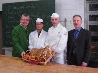 Chinesin lernt von Bayerns Bäckern