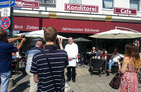 Niederländische Journalisten bei Bäckerei Hoffmann