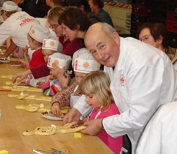 Nikolausaktion – Kinder backen Stutenkerle