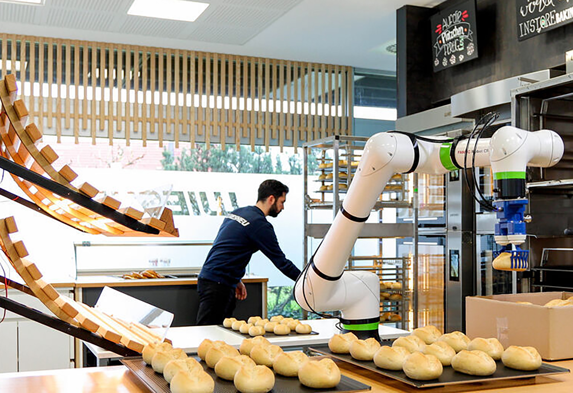 Roboter Bakisto hilft in der Bäckerei