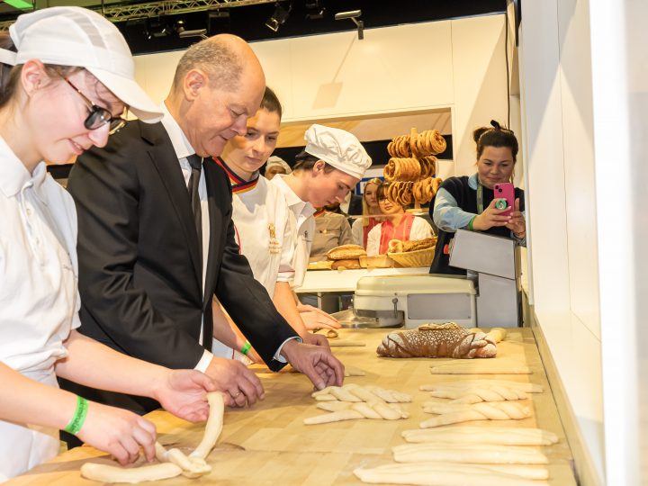 Scholz besucht Schaubackstube