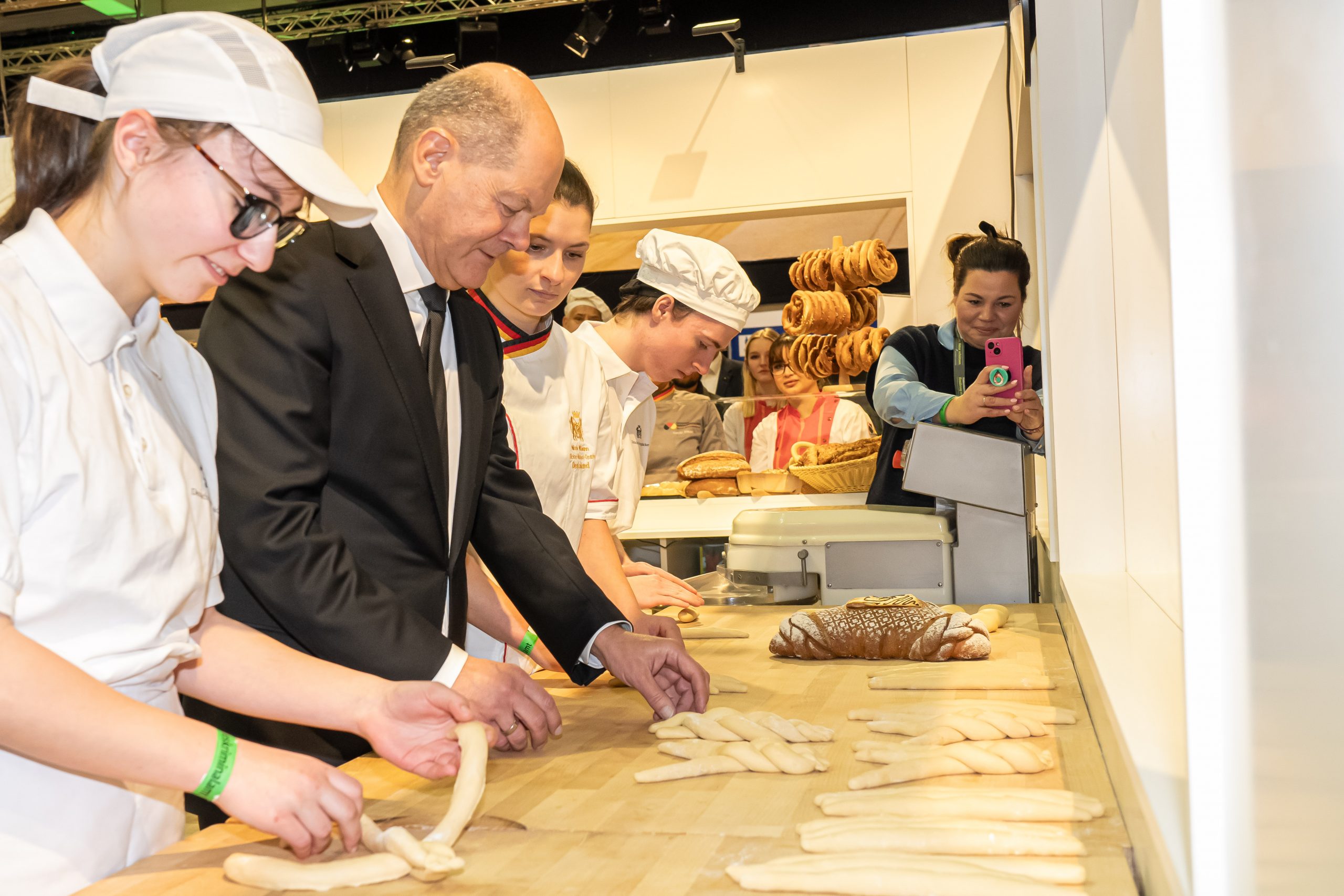 Scholz besucht Schaubackstube