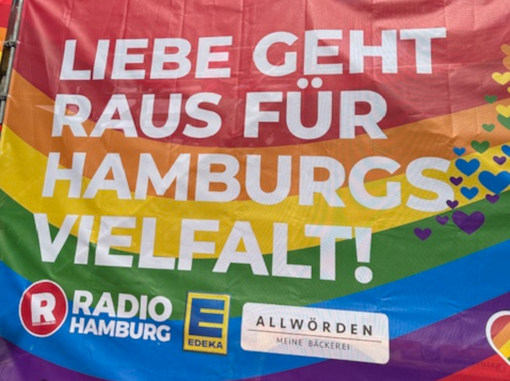 CSD in Hamburg – Bäckerei Allwörden setzt Zeichen für Toleranz
