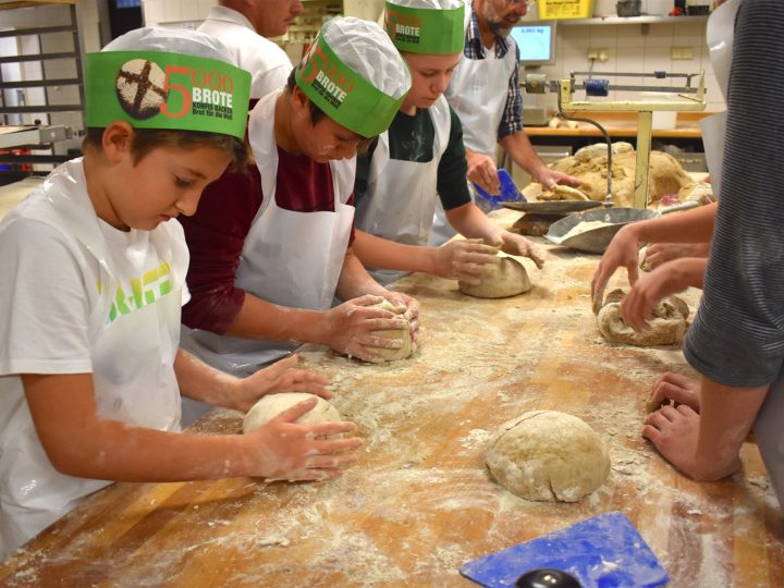 5000 Brote – Konfis backen wieder